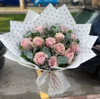 Bouquet of 12 pink roses